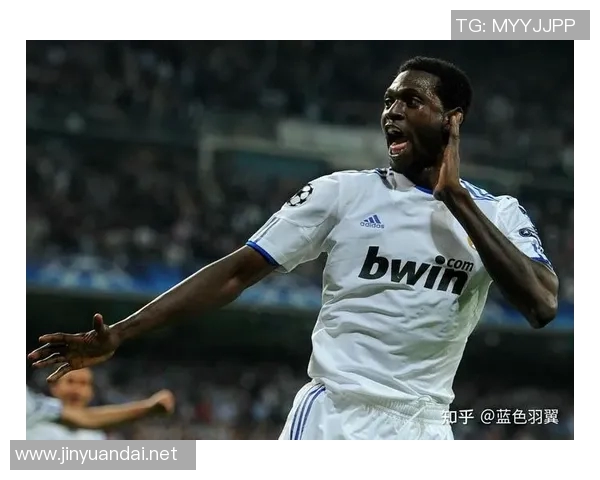 巴西足球明星爆炸头的传奇故事与球场风采揭秘 巴西足球明星爆炸头的传奇故事与球场风采揭秘