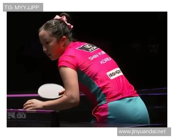 昔日足球明星重返赛场再展风采激情对决引发球迷热烈期待 昔日足球明星重返赛场再展风采激情对决引发球迷热烈期待