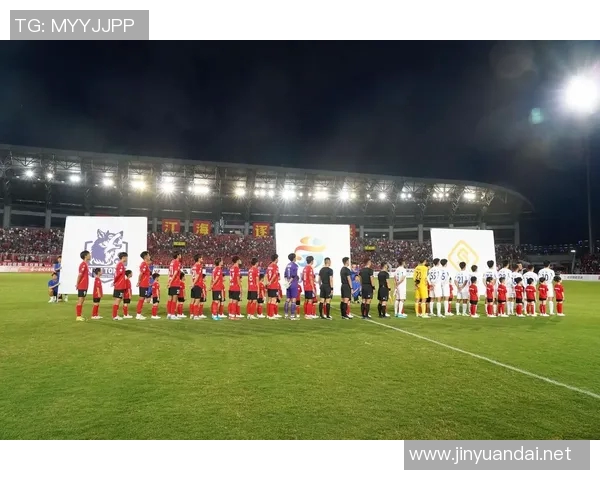 足球明星大个子如何在赛场上展现力量与技巧的完美结合