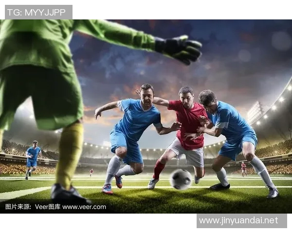 历代足球明星全景图鉴赏与精彩瞬间回顾 历代足球明星全景图鉴赏与精彩瞬间回顾