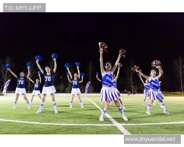 足球明星与啦啦队美女的精彩瞬间展现足球场上的魅力与激情 足球明星与啦啦队美女的精彩瞬间展现足球场上的魅力与激情